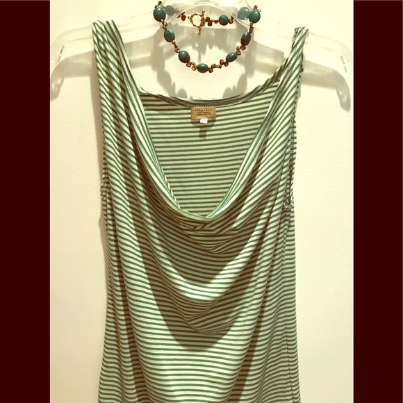 Tops - Perfect top w appealing neckline NEW! Stay nice & cool!